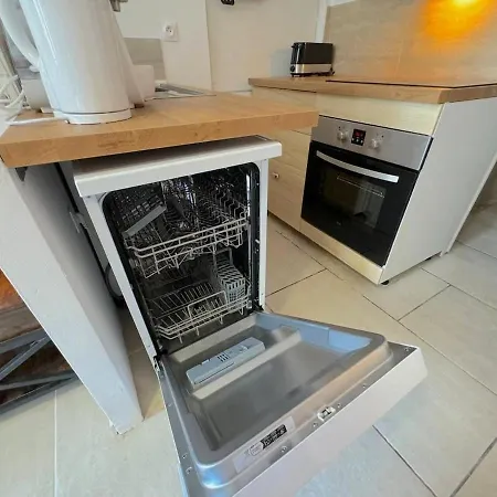Appartement A 3 Min De La Avec Terrasse, Clim